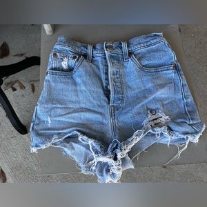 Levi’s Ribcage shorts